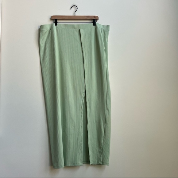 NWT Eloquii Women's Green Ribbed Slit Leg Pull On-Long Stretch Maxi Skirt 22-24 - Picture 4 of 13